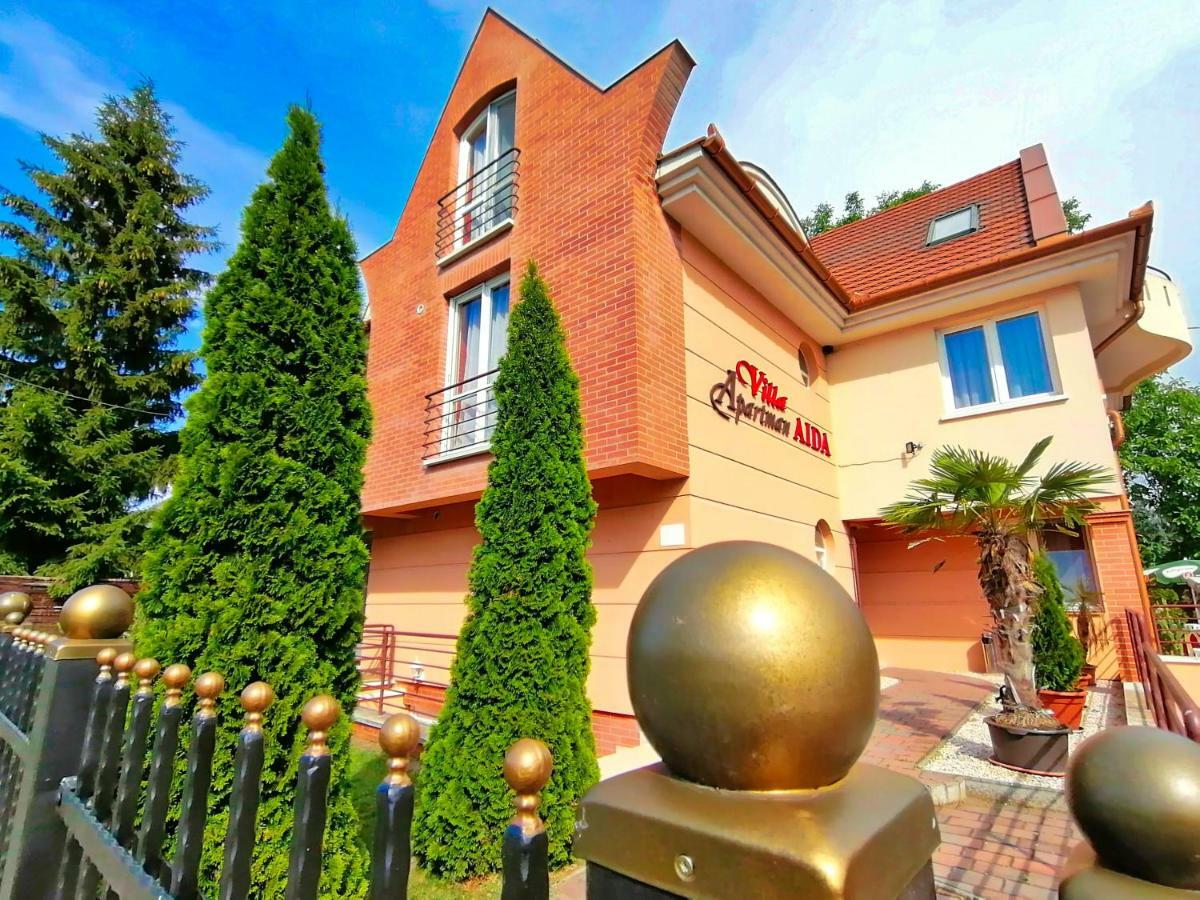 Villa Aida Apartman Хайдусобосло Экстерьер фото