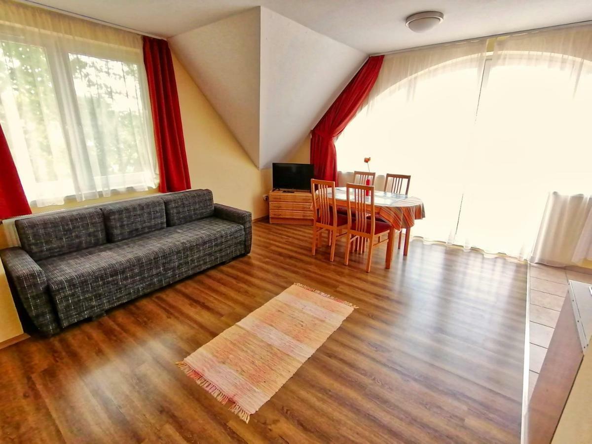 Villa Aida Apartman Хайдусобосло Экстерьер фото