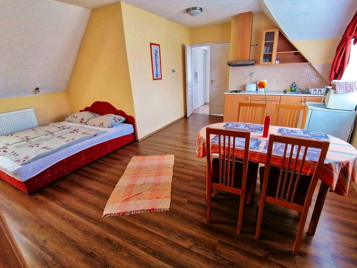 Villa Aida Apartman Хайдусобосло Экстерьер фото