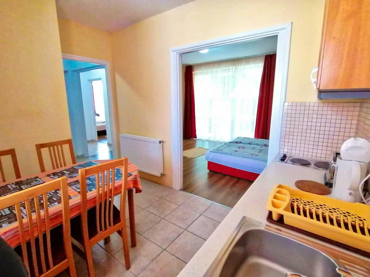 Villa Aida Apartman Хайдусобосло Экстерьер фото