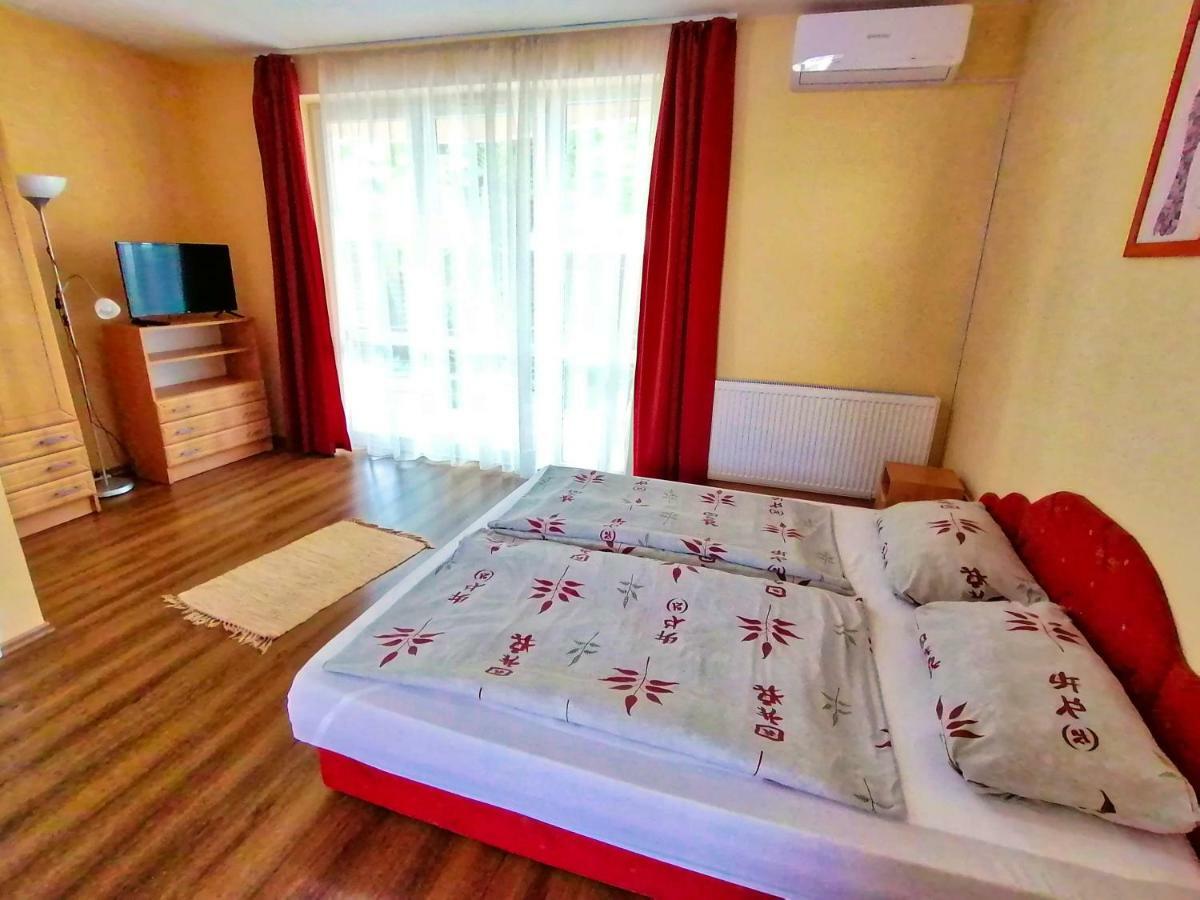 Villa Aida Apartman Хайдусобосло Экстерьер фото