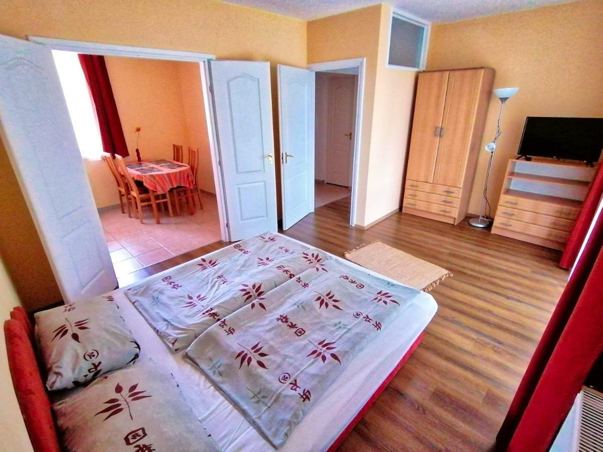Villa Aida Apartman Хайдусобосло Экстерьер фото