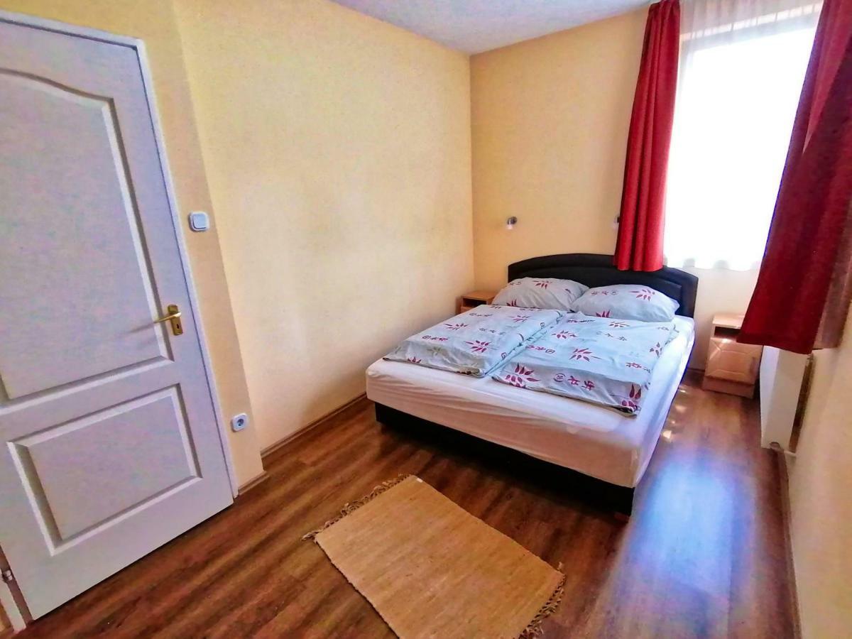 Villa Aida Apartman Хайдусобосло Экстерьер фото