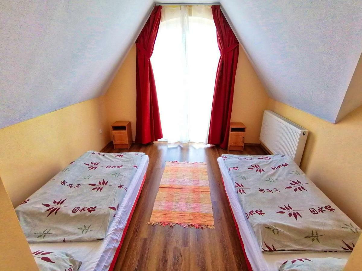 Villa Aida Apartman Хайдусобосло Экстерьер фото