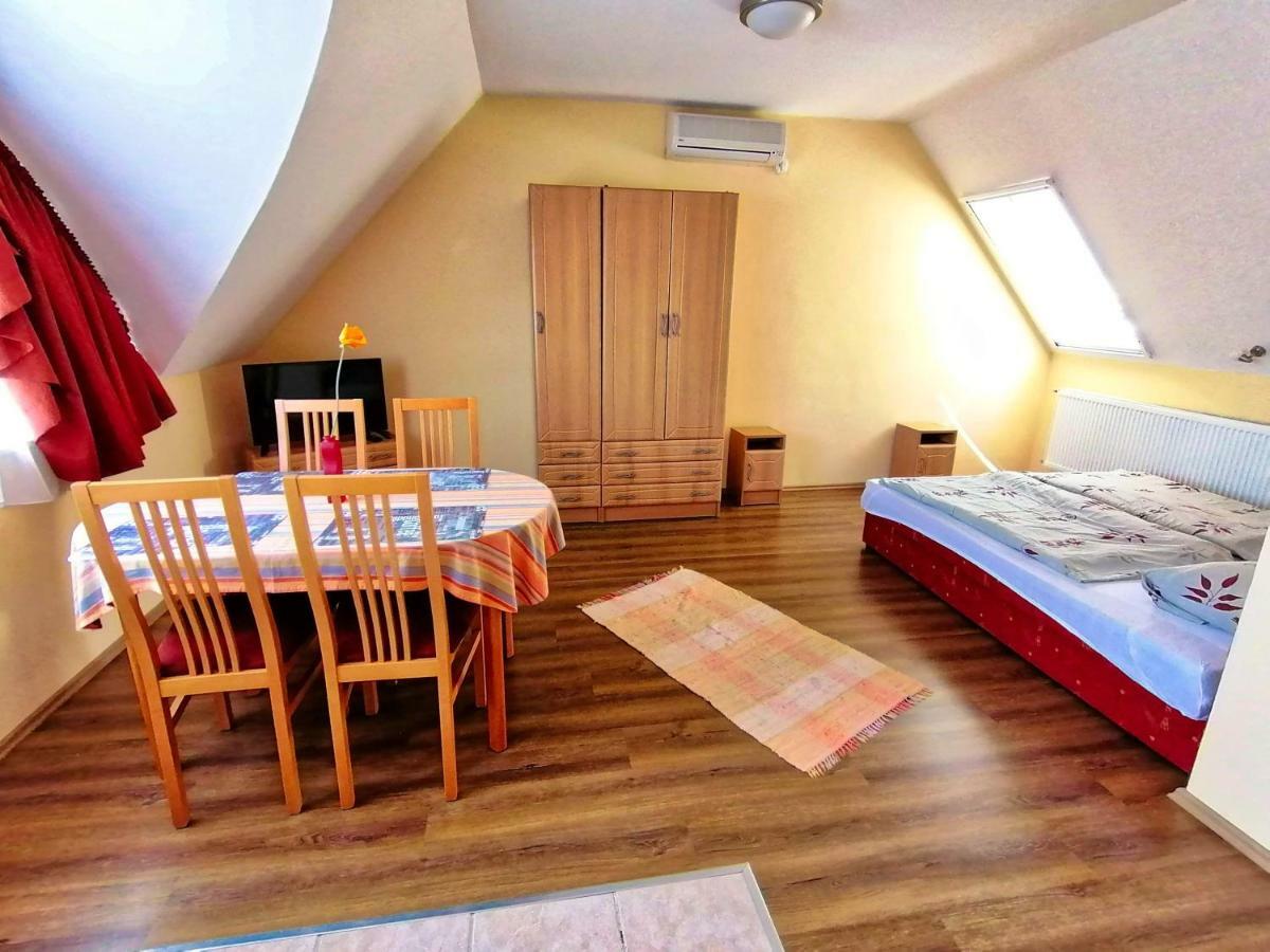 Villa Aida Apartman Хайдусобосло Экстерьер фото