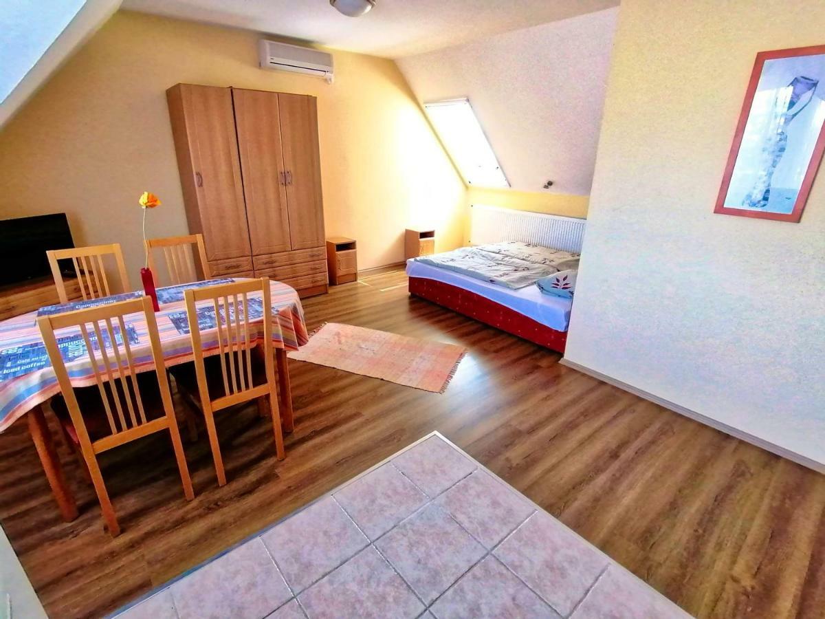 Villa Aida Apartman Хайдусобосло Экстерьер фото
