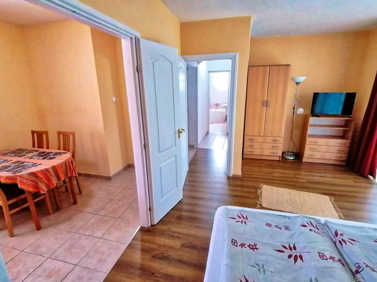 Villa Aida Apartman Хайдусобосло Экстерьер фото