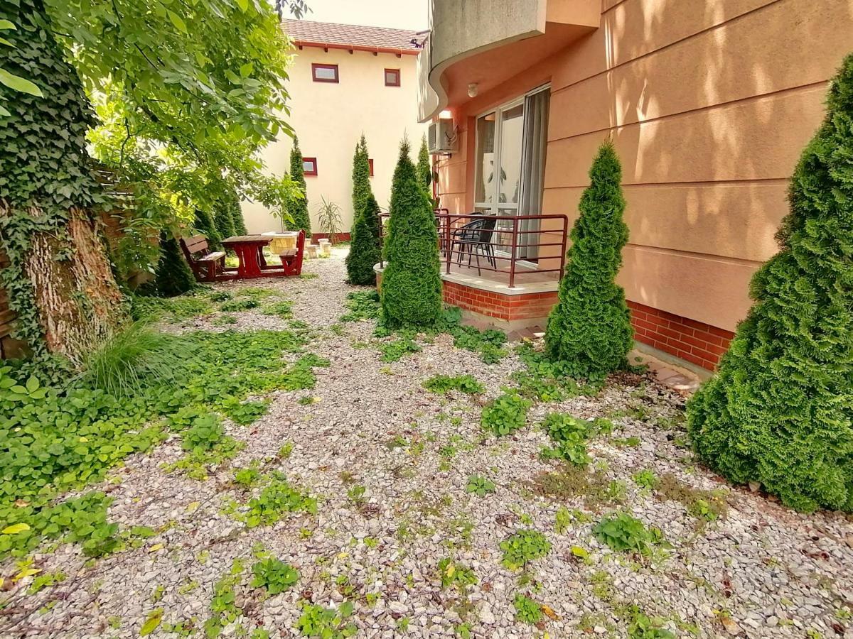 Villa Aida Apartman Хайдусобосло Экстерьер фото