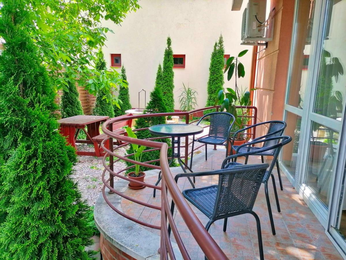 Villa Aida Apartman Хайдусобосло Экстерьер фото