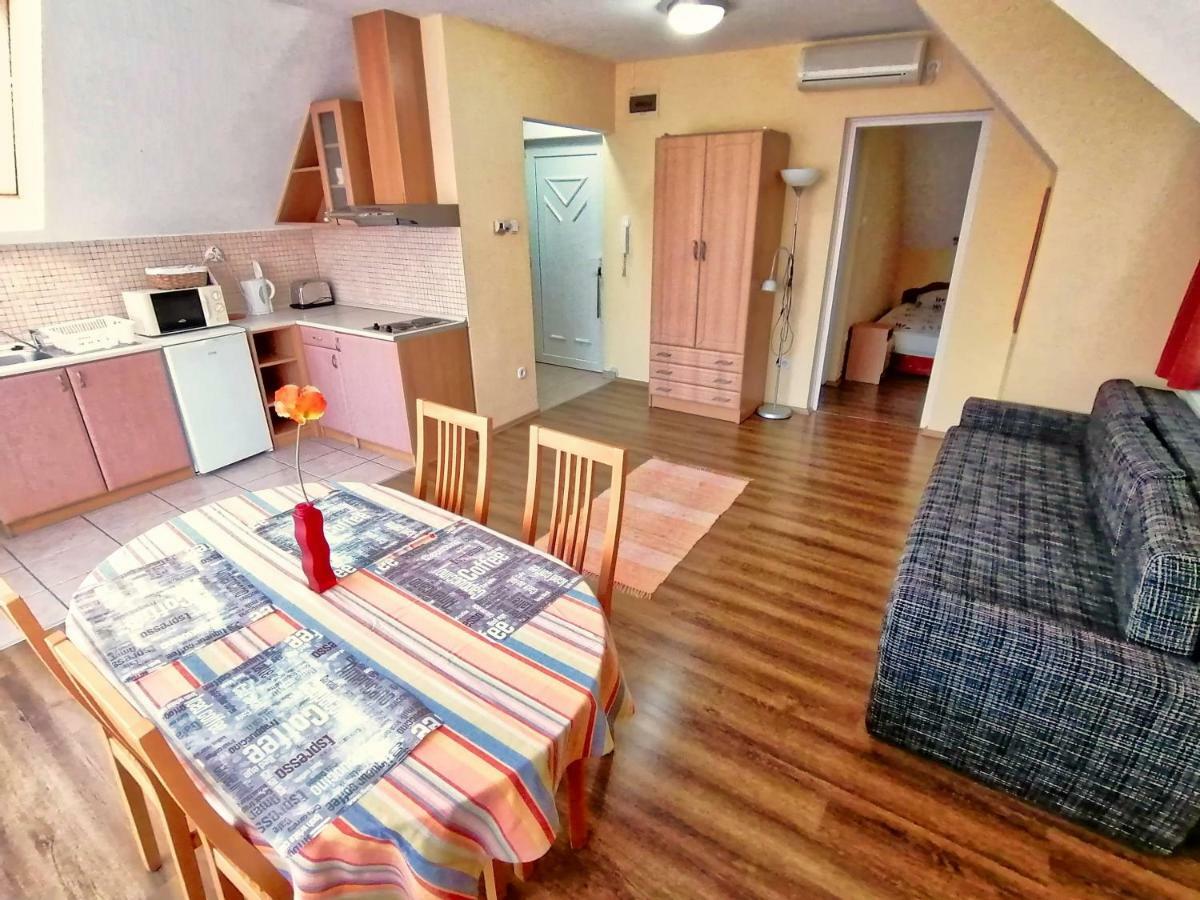 Villa Aida Apartman Хайдусобосло Экстерьер фото