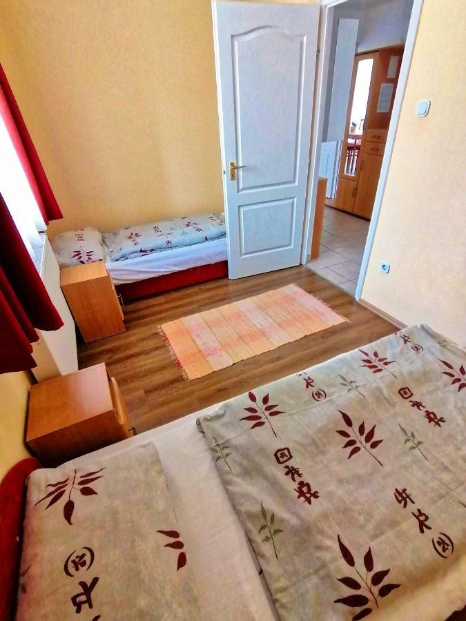 Villa Aida Apartman Хайдусобосло Экстерьер фото