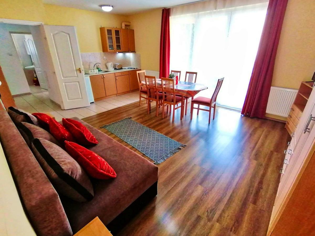 Villa Aida Apartman Хайдусобосло Экстерьер фото