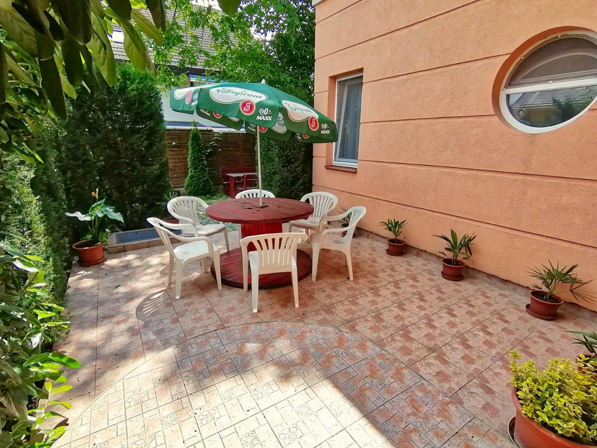 Villa Aida Apartman Хайдусобосло Экстерьер фото