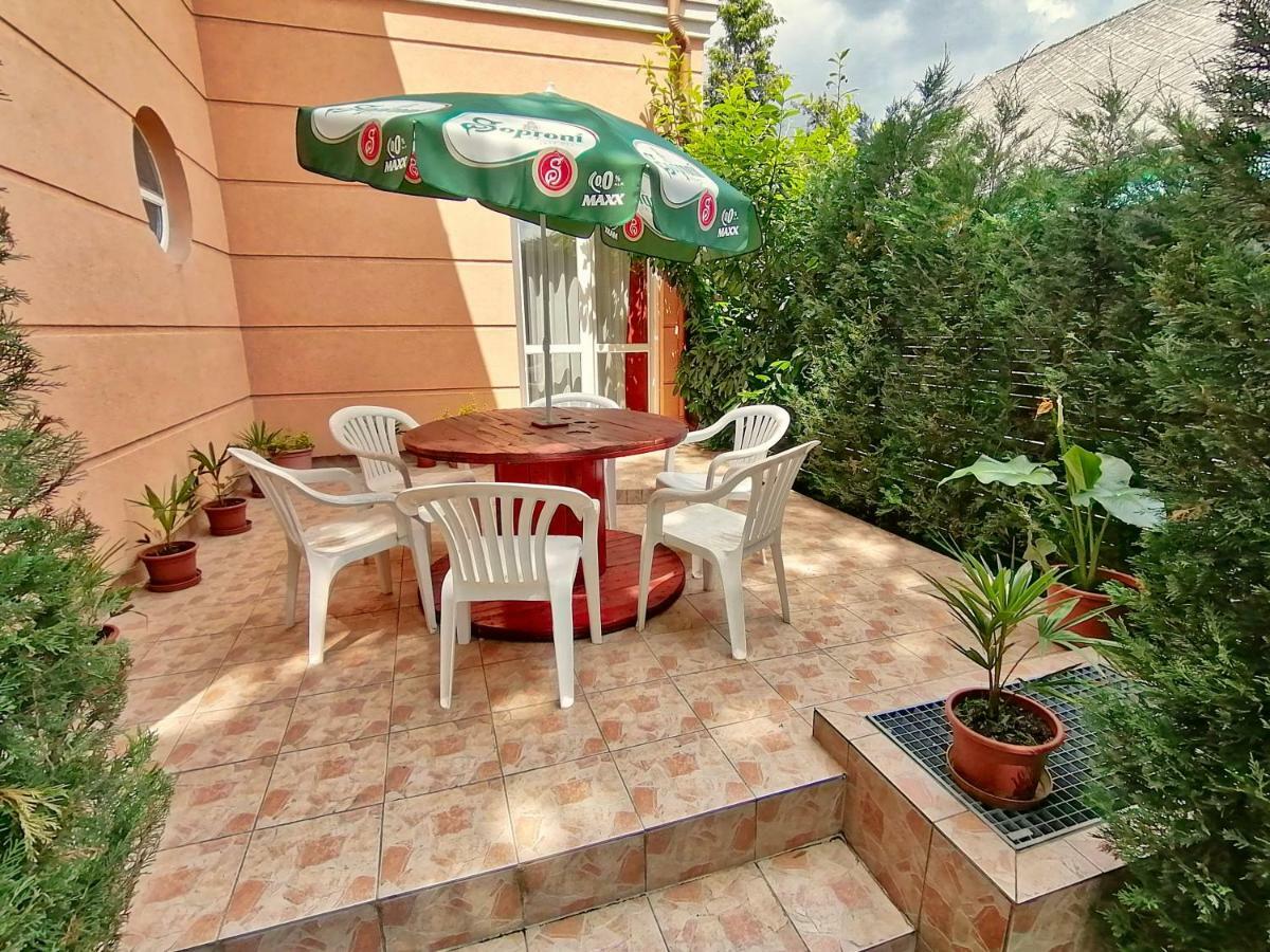 Villa Aida Apartman Хайдусобосло Экстерьер фото